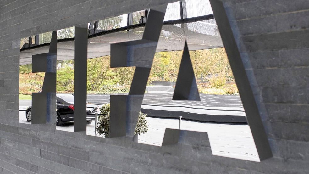 Die FIFA streicht einen als Video-Referee für die WM nominierten Niederländer von der Schiedsrichter-Liste. (Archivbild) Foto: Ennio Leanza