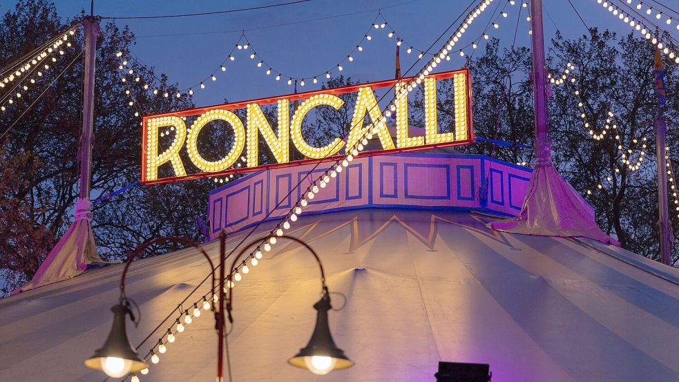 Seine Welturaufführung hatte der Circus Roncalli 18. Mai 1976 in Bonn. Foto: Rolf Vennenbernd