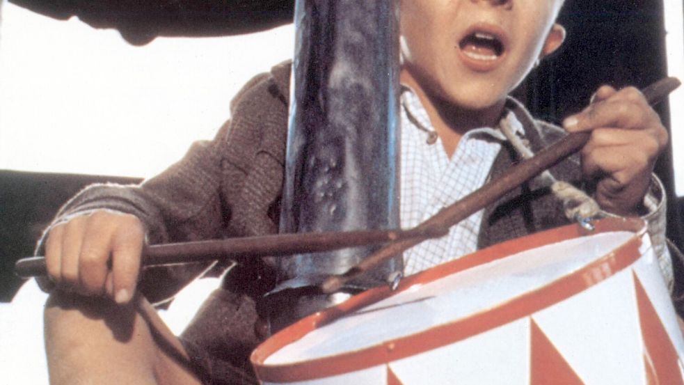 David Bennent als Oskar Matzerath in Volker Schlöndorffs Verfilmung von Günter Grass‘ Roman „Die Blechtrommel“. Foto: IMAGO / Cinema Publishers Collection