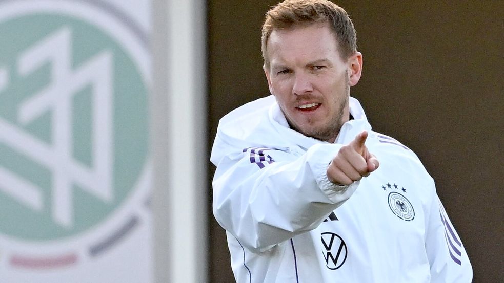 Bundestrainer Julian Nagelsmann gibt die Richtung vor - auch beim Kader. (Archivbild) Foto: Arne Dedert