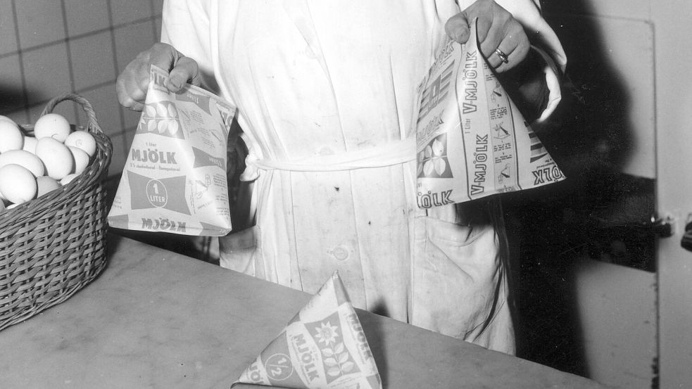 Zunächst war die neuartige Kartonverpackung tetraederförmig – daher der Name „Tetra Pak“. Foto: IMAGO/TT