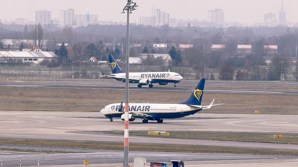 Billigflieger Ryanair: Hohe Kosten erwartet nach Milliardengewinn. (Archivbild) Foto: Jörg Carstensen