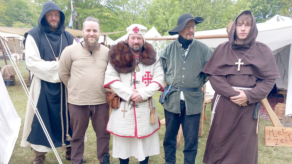 Mitglieder des „Clan of Kerry“ zeigten beim Lager am Idasee, wie das Leben im 12. und 13. Jahrhundert ausgesehen haben könnte. Fotos: Clarissa Scherzer