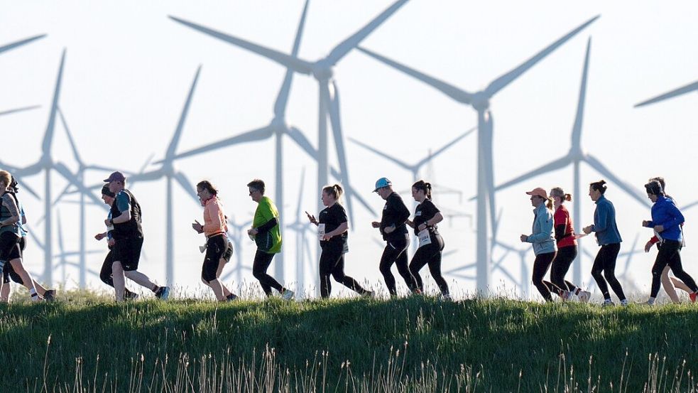 Unsere U35-Kolumnistin (tatsächlich sechste von rechts) schreibt in dieser Woche über Motivation, Versagen und Spaß beim Ossiloop. Foto: Klaus Ortgies