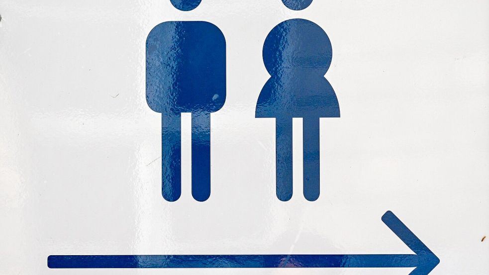 In vielen Schulen sind die Toiletten verschmutzt, beschädigt und unhygienisch - was viele Kinder davon abhält, sie zu benutzen. Foto: Jens Kalaene
