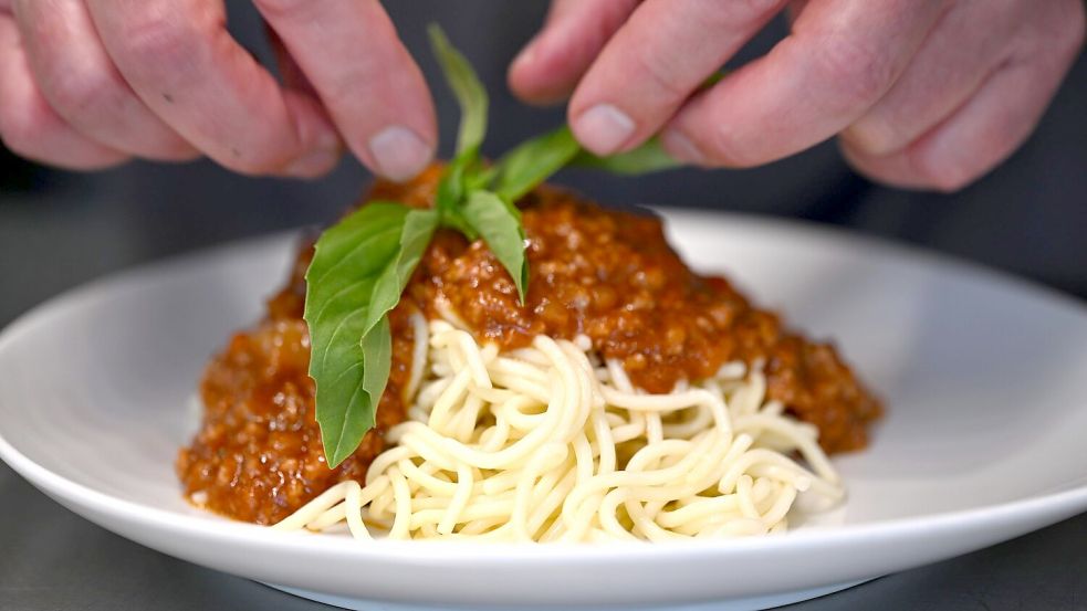 Kein Gericht verkauft Apetito in Kantinen häufiger als dieses: Spaghetti Bolognese. Foto: Wolf von Dewitz/dpa