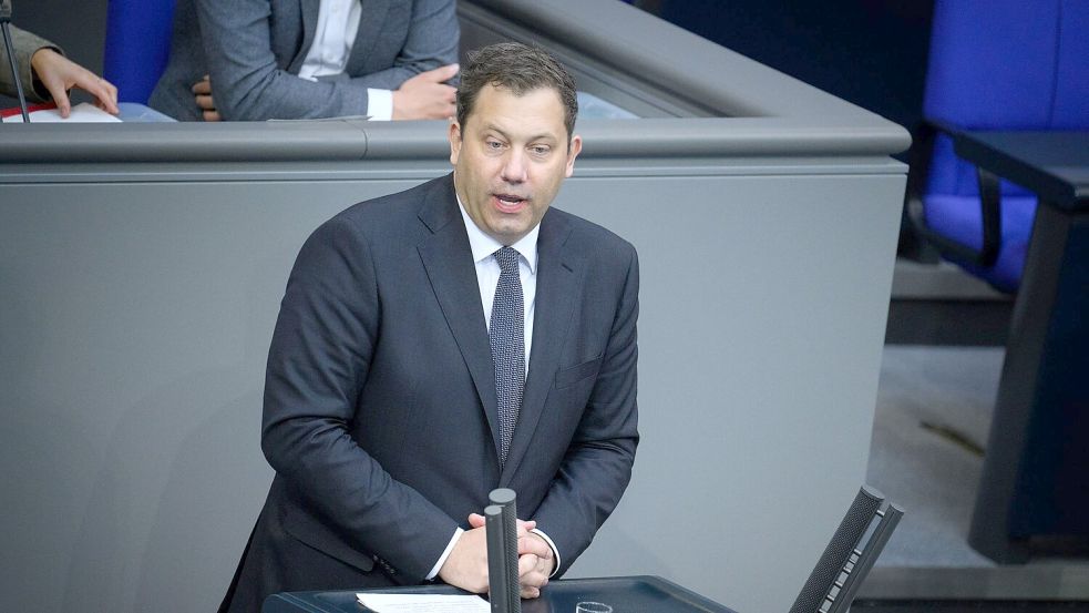 Bundesfinanzminister Klingbeil (SPD) zeigt sich offen dafür, Subventionen und Steuervergünstigungen um einen pauschalen Prozentsatz abzuschmelzen. Foto: Bernd von Jutrczenka/dpa