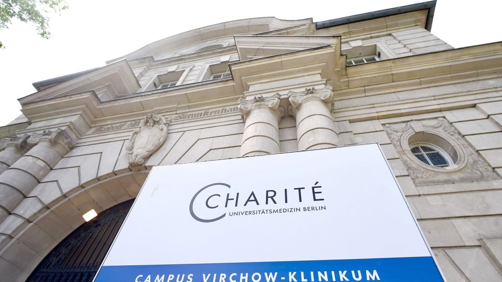 Der Eingang zum Campus Virchow Klinikum (Virchow-Krankenhaus) der Berliner Charité. Foto: Soeren Stache/dpa