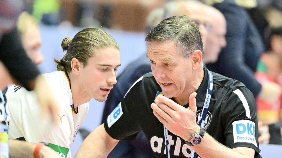 Juri Knorr reifte unter Alfred Gislason zum Weltklasse-Spielmacher. (Archivbild) Foto: Sina Schuldt