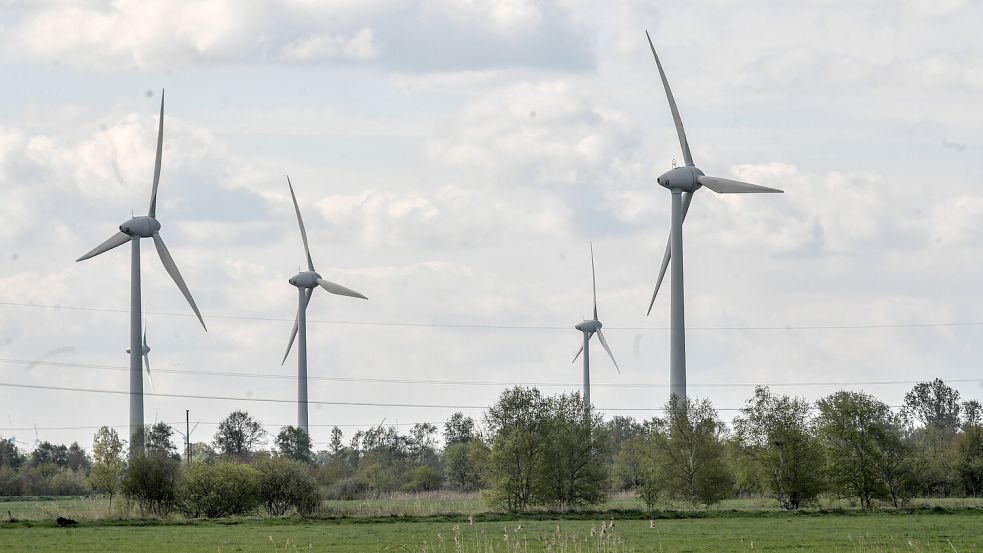 In Moormerland gibt es bereits Windparks. In Zukunft könnten weitere Anlagen dazukommen. Foto: Klaus Ortgies/Archiv