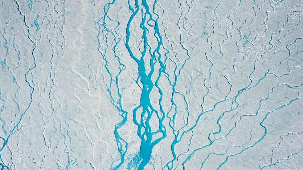 Schmelzwasserflüsse im grönländischen Inlandeis. Foto: Sepp Kipfstuhl/Alfred-Wegener-In