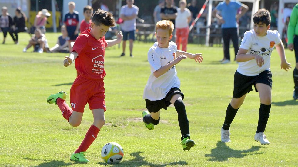 Kinder haben Spaß an der Bewegung und am Spiel. Das Projekt „Sport vernetzt“ will Kinder in Osnabrück über den Sport die Teilhabe an Bildung und am gesellschaftlichen Leben ermöglichen. Foto: Symbolbild: imago images / Dünhölter SportPresseFoto
