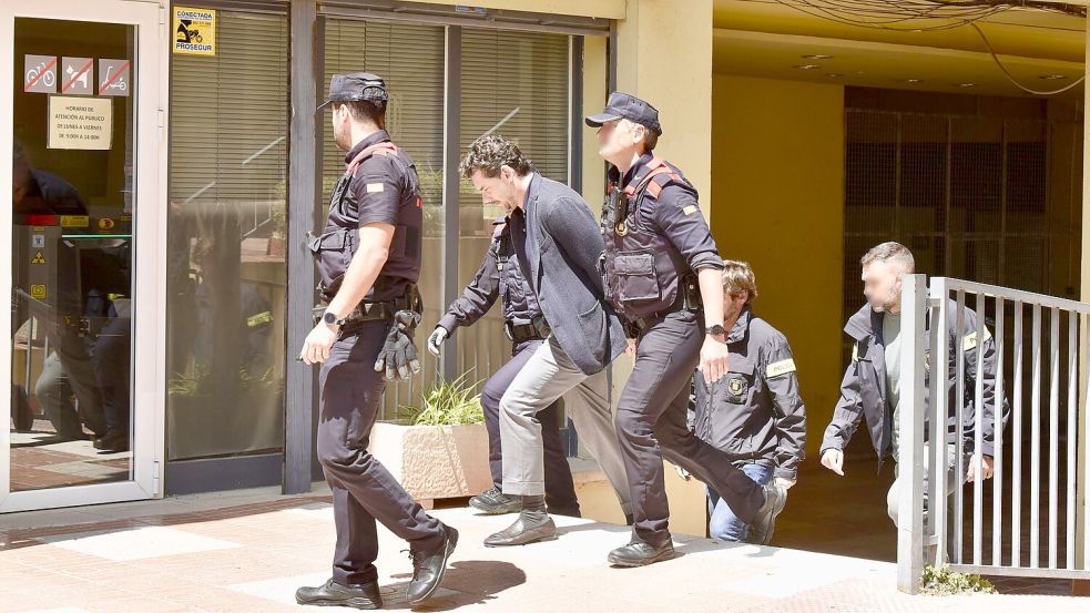 Der unter Mordverdacht an seinem Vater, dem Mango-Gründer Isak Andic, stehende Jonathan Andic, lässt seine Arbeit in der Führung des Modekonzerns vorübergehend ruhen, um sich auf seine Verteidigung zu konzentrieren. Foto: David Oller/Europa Press/dpa