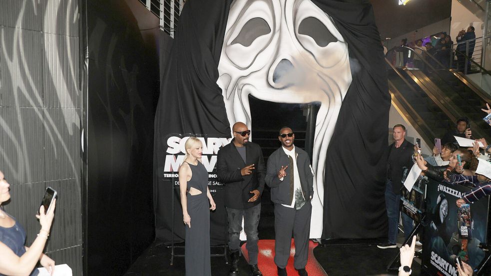 Hype um Scary Movie 6: (von links) die Darsteller Anna Faris, Shawn Wayans und Marlon Wayans bei einer Filmpräsentation am 12. Mai dieses Jahres in Mexiko City. Foto: Ismael Rosas/aal.photo/Imago