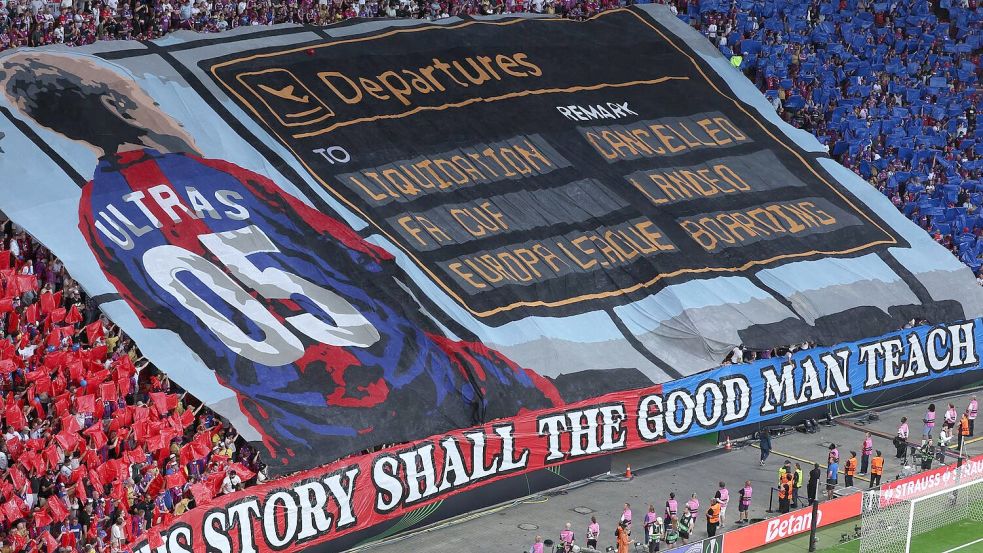 Die Fans von Palace zeigten eine Choreo vor dem Anpfiff. Foto: Jan Woitas