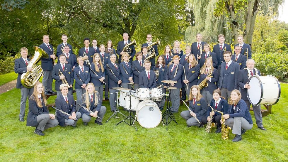 Das Foto zeigt das aktuelle Orchester des Musikvereins Scharrel. Foto: Musikverein