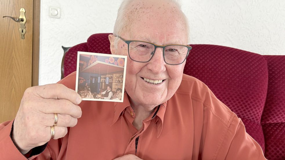Frerich Kramer, Betreiber der „Kajüte“, erinnert sich an die Anfangsjahre der Disco. Foto: Dirk Hellmers