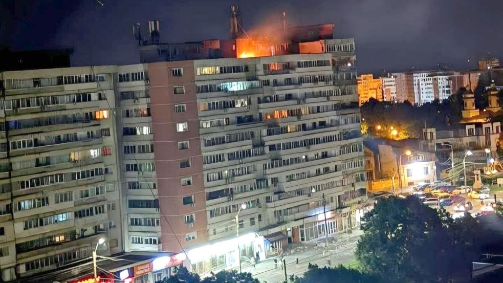 Im Zuge des Angriffskriegs gegen die Ukraine hat eine russische Drohne erstmals im benachbarten Nato- und EU-Land Rumänien ein Wohnhaus beschädigt und Menschen verletzt. Foto: Uncredited/ISU Galati/AP/dpa