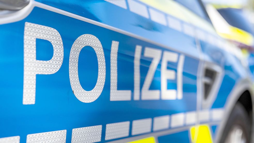 Die rechten Straftaten in Ostfriesland sind gesunken. Dennoch warnt das Innenministerium vor politisch rechts motivierter Kriminalität. DPA-Symbolbild: David Inderlied