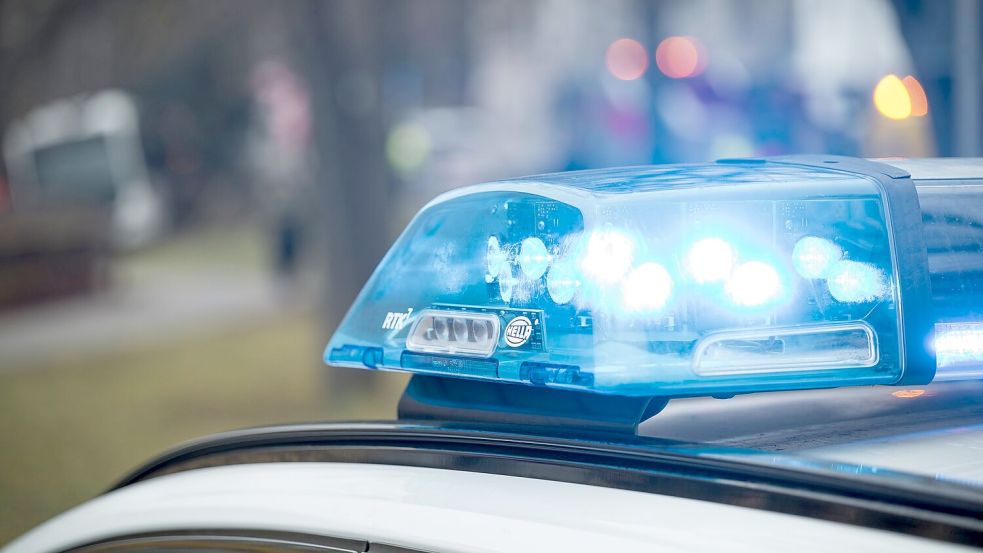 Im Krummhörner Dorf Freepsum hat es Sonntagnacht einen tödlichen Unfall gegeben. Symbolbild: Daniel Vogl/dpa