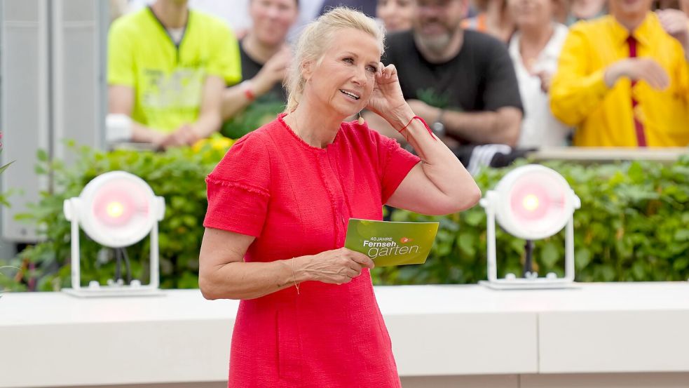 Andrea Kiewel hat erstmals zur großen „Bingo-Party“ im „ZDF-Fernsehgarten“ eingeladen. Foto: IMAGO/BOBO