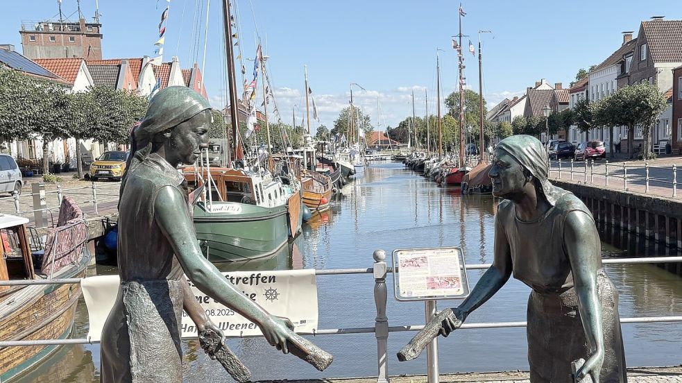 So präsentiert sich derzeit der Alte Hafen in Weener den Besuchern vom Hafenkopf aus. Foto: Oliver Bär/Archiv