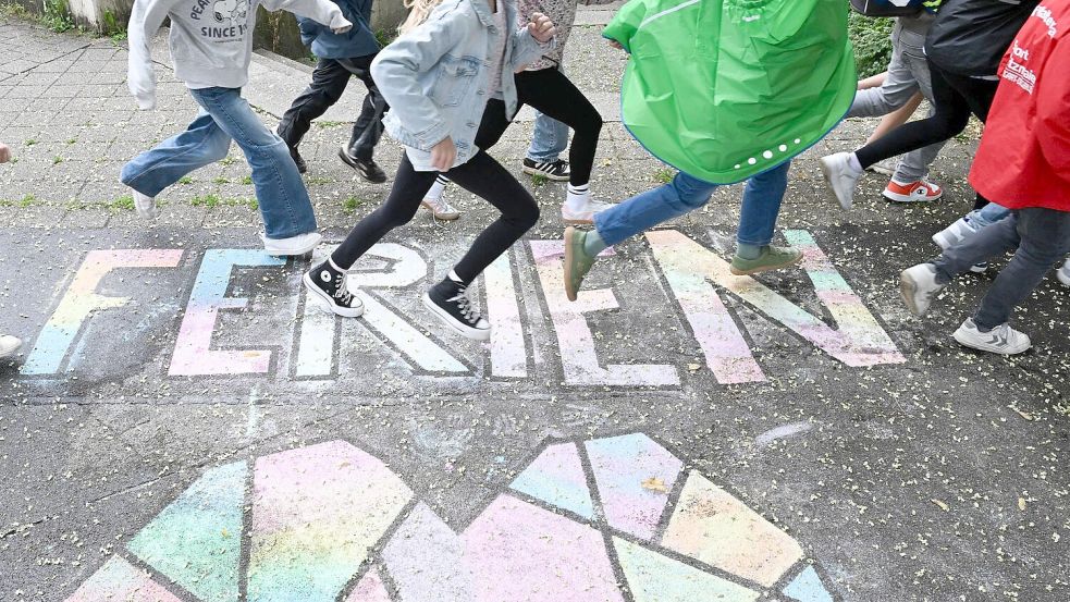 Wann starten sinnvoll die Sommerferien? Der Deutsche Philologenverband hat einen Vorschlag. (Archivbild) Foto: Bernd Weißbrod