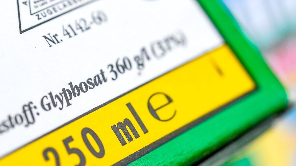 Die Verpackung eines Herbizids, das den Wirkstoff Glyphosat enthält. Foto: Patrick Pleul/dpa-Zentralbild/dp