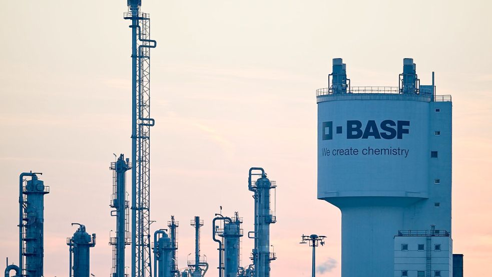 Der Verkauf spült BASF nach früheren Angaben vor Steuern 5,8 Milliarden Euro in die Kasse. (Archivbild) Foto: Uwe Anspach