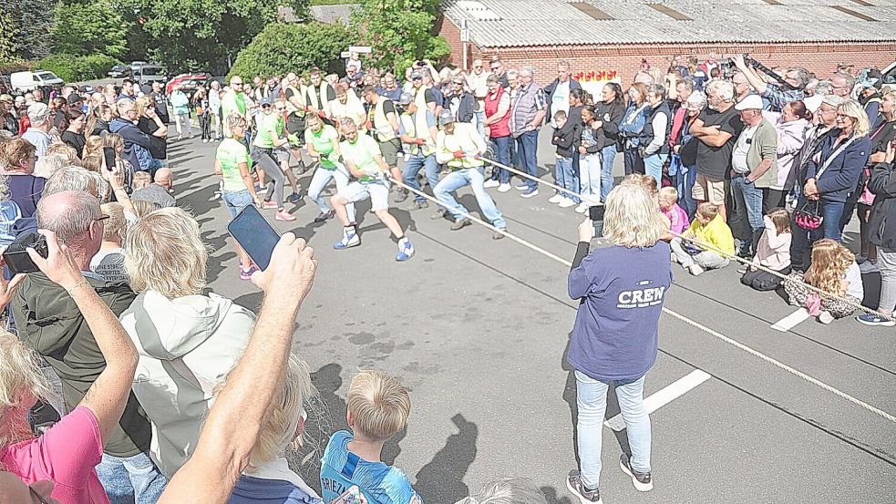 Hunderte von Schaulustigen verfolgten die Wettbewerbe. Foto: Bodo Wolters/Archiv
