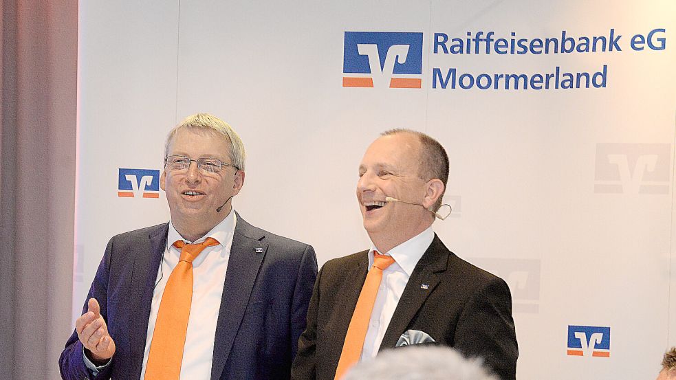 Sichtlich gut gelaunt haben die Vorstandsmitglieder Lothar Janssen (links) und Ulrich Jungmann auf die Abstimmung reagiert. Foto: Karin Lüppen