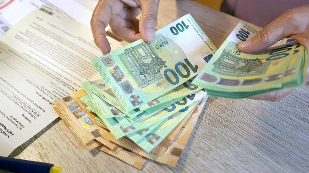 Für die Anwohnerinnen und Anwohner der Barther und Höster Straße geht es um Tausende von Euro. Symbolbild: Karl-Josef Hildenbrand/dpa