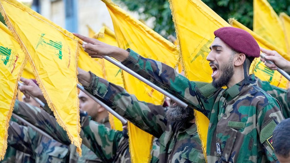 Israel fordert die Entwaffnung der proiranischen Hisbollah. (Archivbild) Foto: Hassan Ammar/AP/dpa