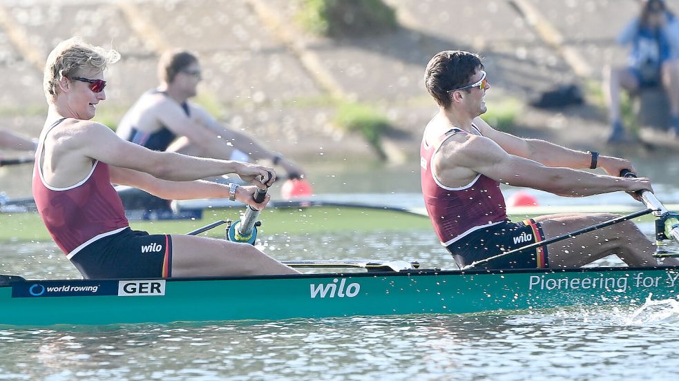 Leonard Brahms (links) und Frederik Breuer kämpften in Sevilla nicht nur gegen die Weltspitze, sondern auch noch gegen Temperaturen von rund 40 Grad. Foto: Meinruderbild