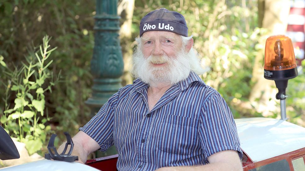 Öko-Udo fährt bei schönem Wetter kleine und große Gäste auf der Mini-Bahn durch das Ökowerk. Foto: Ökowerk