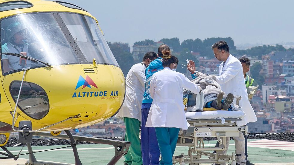 Der Bergführer wurde nach seiner Rettung in ein Krankenhaus gebracht. Foto: Niranjan Shrestha