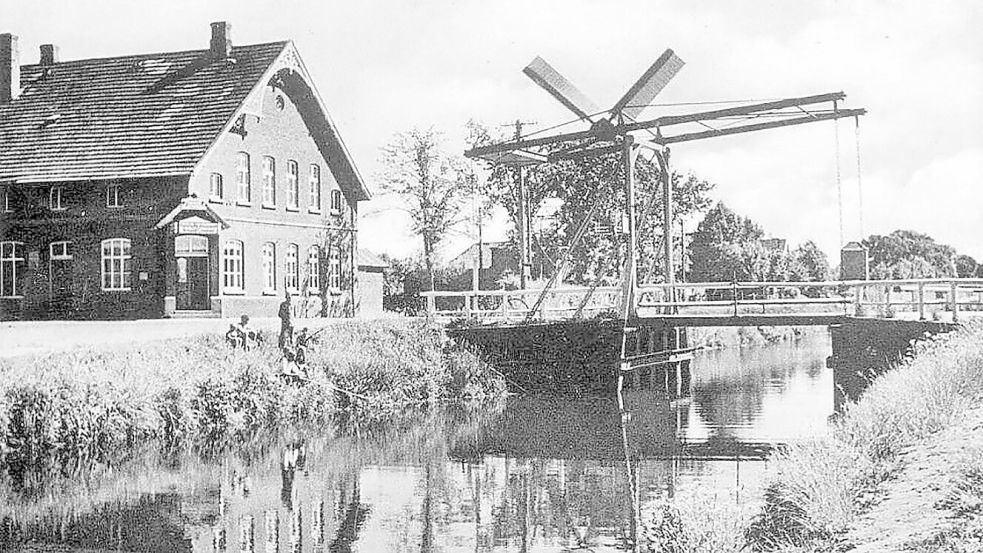 Das Foto zeigt den Westcanal in Idafehn mit Blick auf die Kreuzung zur heutigen Bundesstraße 438. Foto: Sammlung Pille