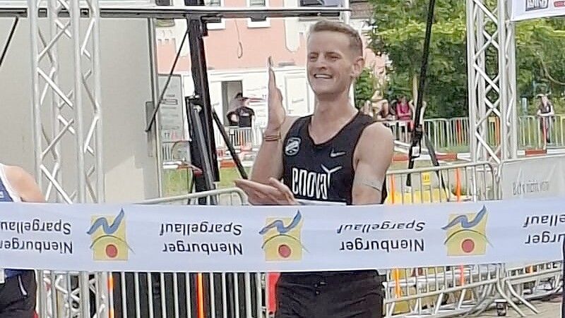 Zieleinlauf in Nienburg. Tammo Oldigs stellt einen neuen Streckenrekord auf. Fotos: privat