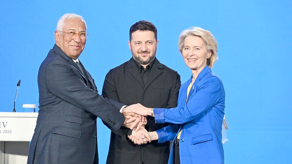 Ukraines Präsident Selenskyj (M.) kann zufrieden sein: die EU-Verhandlungen mit seinem Land können in eine substanzielle Phase eintreten. (Archivbild) Foto: Ansgar Haase