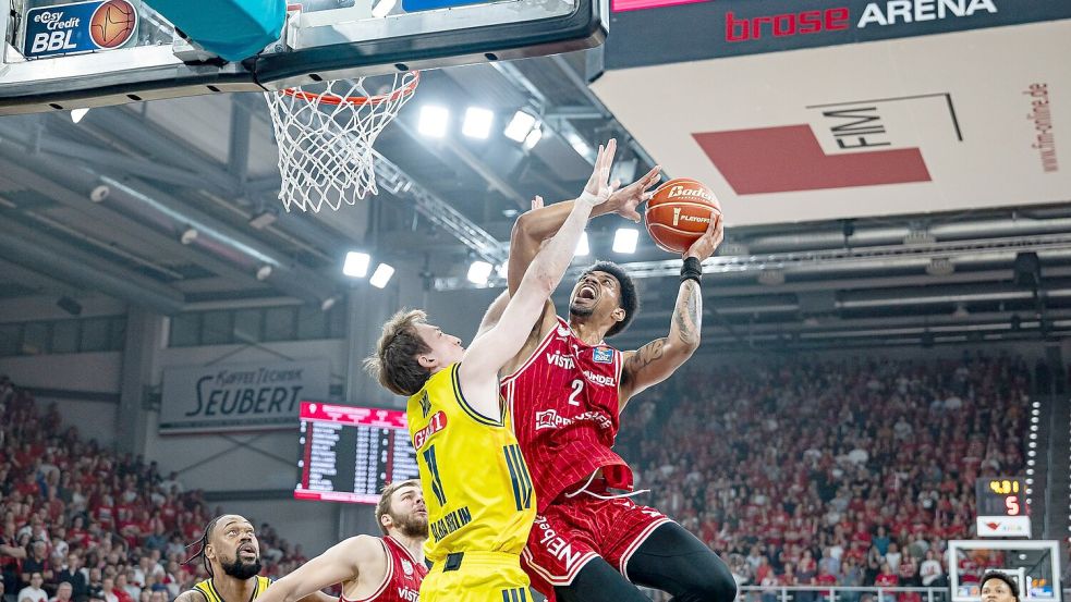 Ibi Watson zieht zum Korb. Foto: Daniel Löb