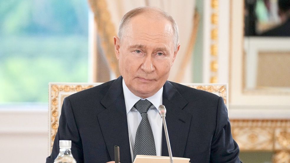 Der russische Präsident Wladimir Putin gab sich vor internationalen Journalisten zuversichtlich. Foto: Dmitri Lovetsky