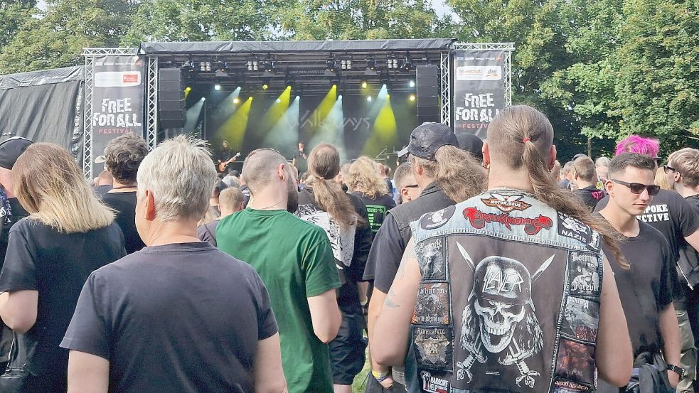 Das „Free for all“-Festival zieht Jahr für Jahr Tausende Metal-Fans in den Stapelmoorer Park. Foto: Wiebke Rose/Archiv