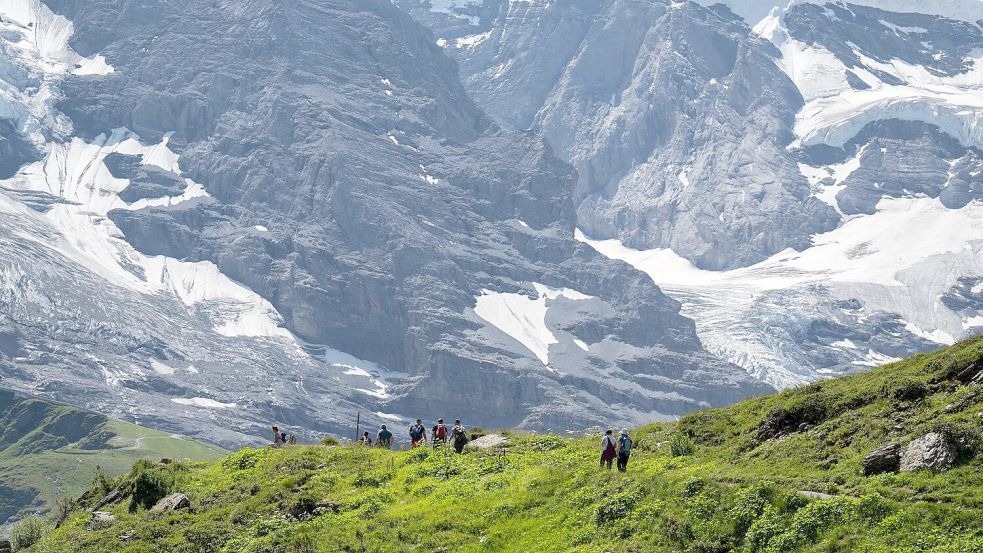 Die vermisste Wanderin wurde in den Schweizer Alpen tot gefunden. (Symbolbild) Foto: Peter Schneider/KEYSTONE/dpa