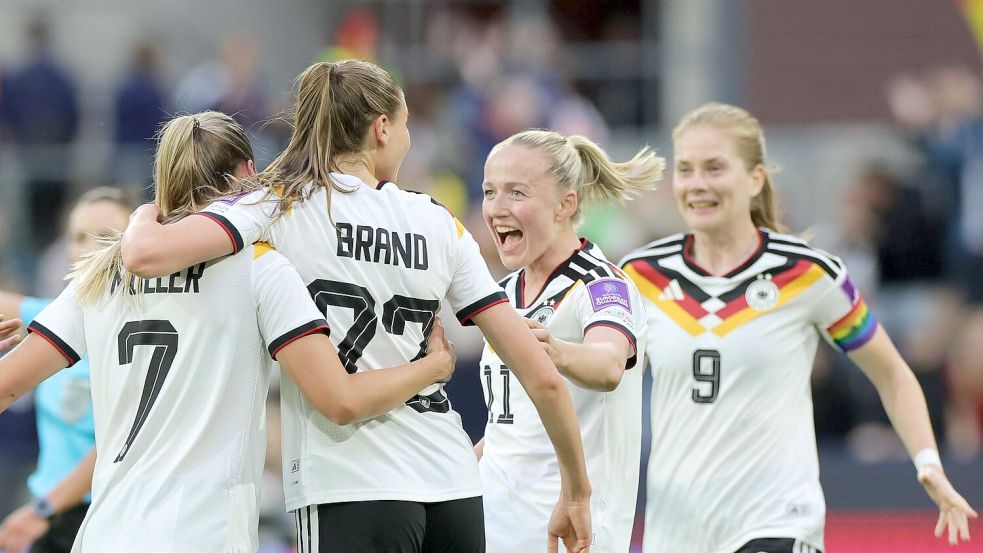 Große Freude: Die deutschen Fußballerinnen fahren zur WM 2027 nach Brasilien. Foto: Rolf Vennenbernd/dpa