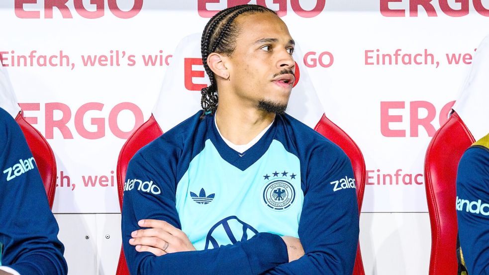 Für Leroy Sané, hier auf der Ersatzbank gegen Finnland, könnten sich die WM-Aussichten schlagartig verändern. (Archivbild) Foto: Tom Weller