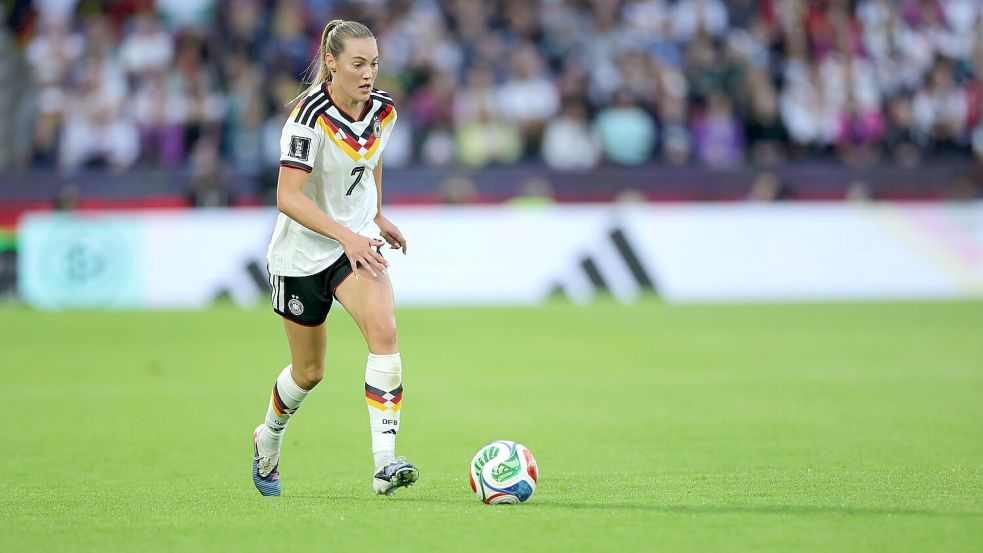 Es „müllert“ wieder beim DFB: Marie Müller krönte ihr Debüt mit dem Tor zum 1:0. Foto: Rolf Vennenbernd/dpa