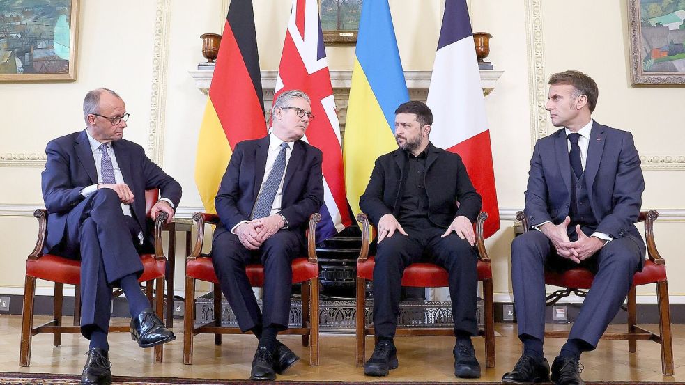 Der russische Angriff auf nukleare Infrastruktur dürfte auch eine Rolle beim Ukraine-Treffen in London spielen. (Archivbild) Foto: Toby Melville/Pool Reuters/AP/dp