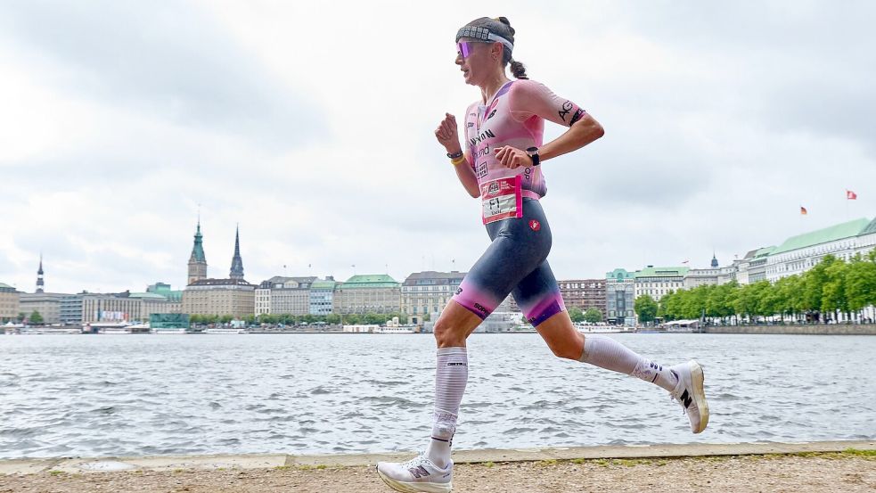 Kam als Zweiter der Ironman-EM in Hamburg an: Laura Philipp. Foto: Georg Wendt