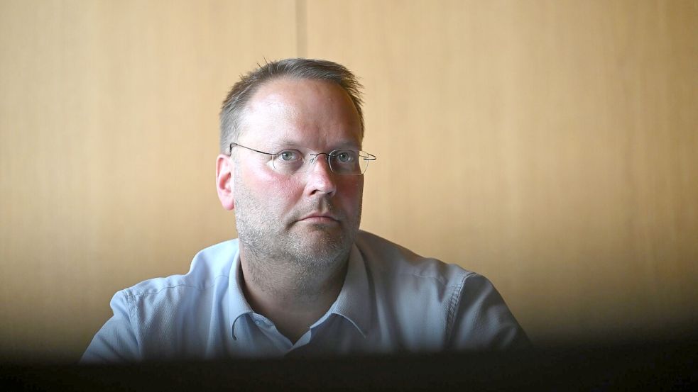 Stadtwerke-Geschäftsführer Jens Balcerek hat den Brand zu Hause gesehen. Foto: Marijan Murat/dpa