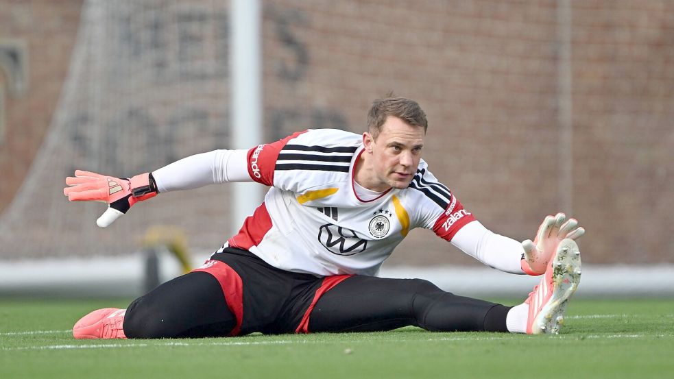Manuel Neuer beim Training in Aktion. Foto: Federico Gambarini